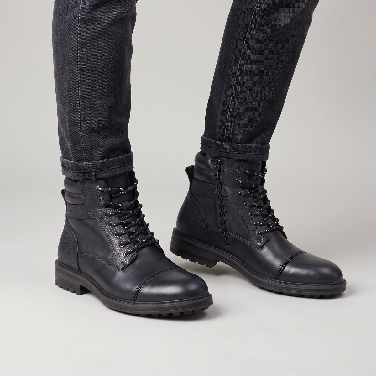 LACE-UP WINTER BOOT FOR MEN