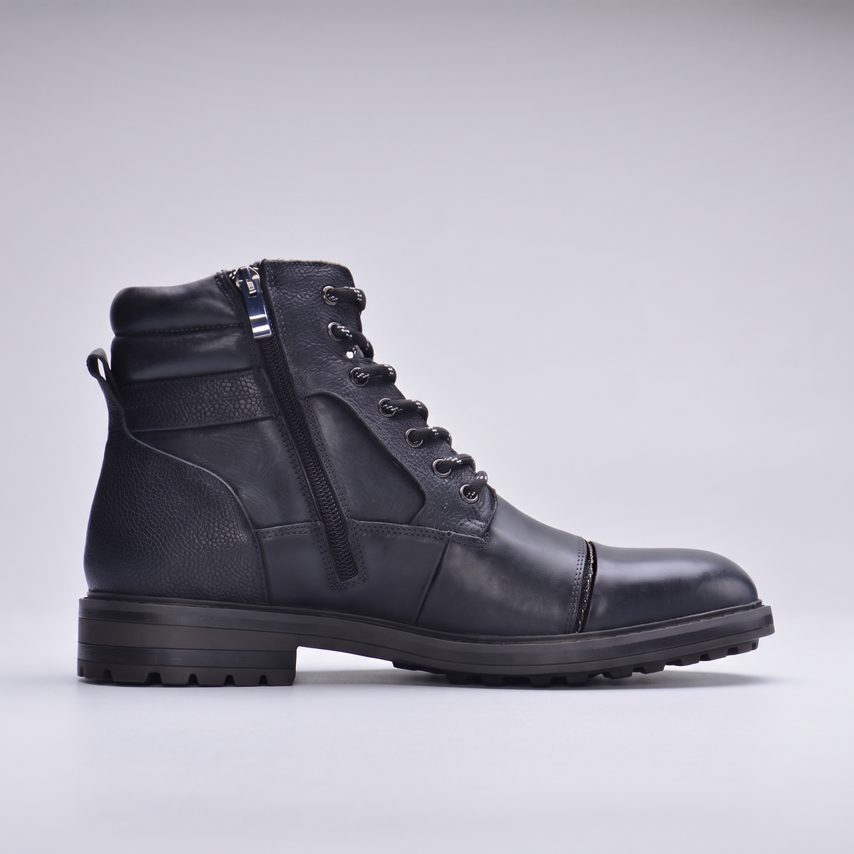 LACE-UP WINTER BOOT FOR MEN
